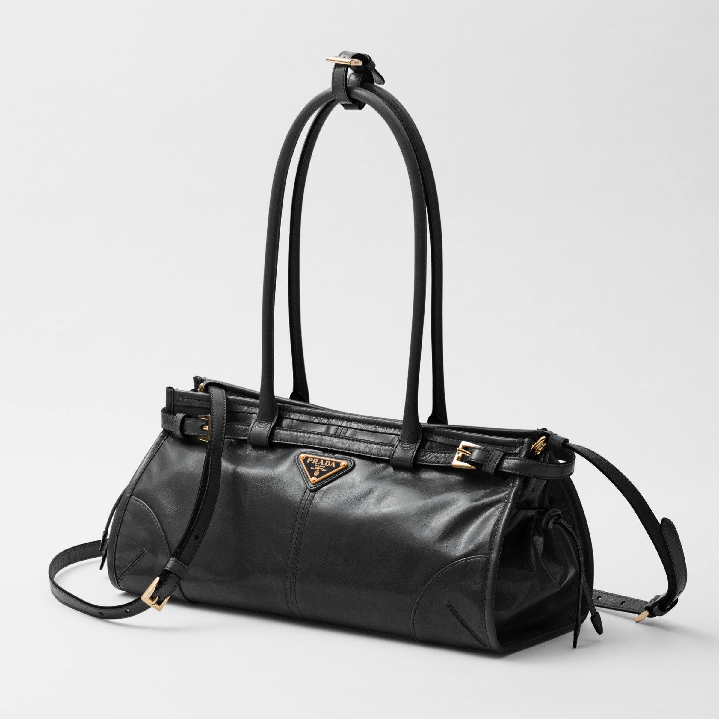 MEDIUM LEATHER HANDBAG, BLACK