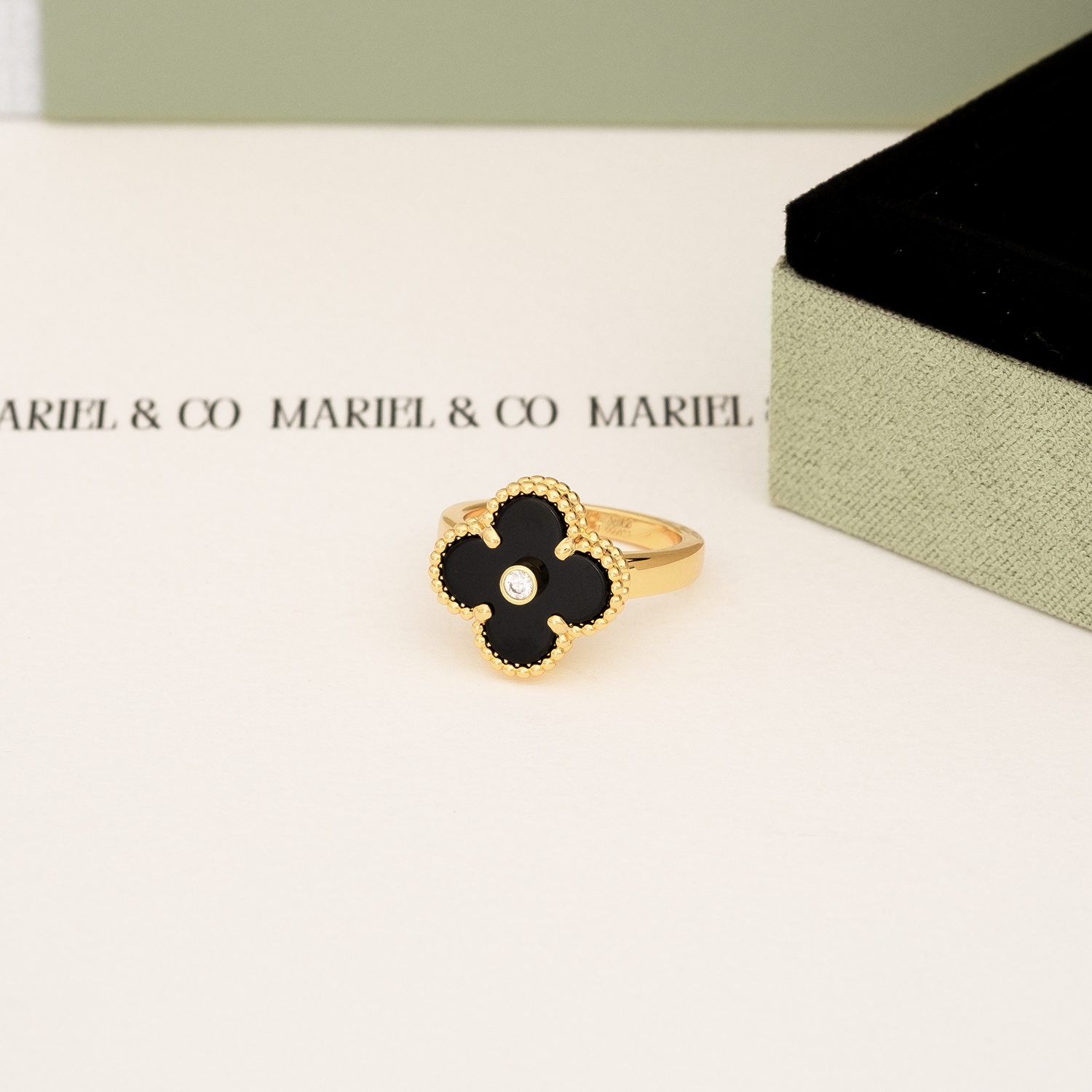 DIAMOND RING, ONYX, YELLOW GOLD